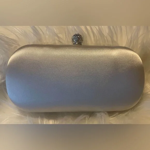 💎 Satin sequinned and crystal purse/clutch NWOT - Picture 3 of 6